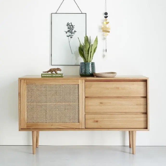 Commode bois et cannage au style raffiné