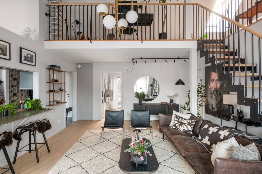 Un duplex moderne décoré dans des tons sobres et naturels