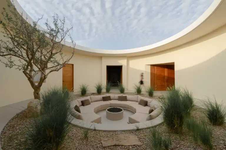 Une maison avec un patio central au Mexique