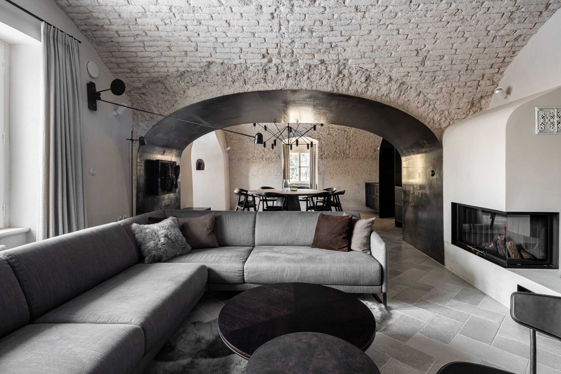 Une maison de garde médiévale transformée en maison contemporaine
