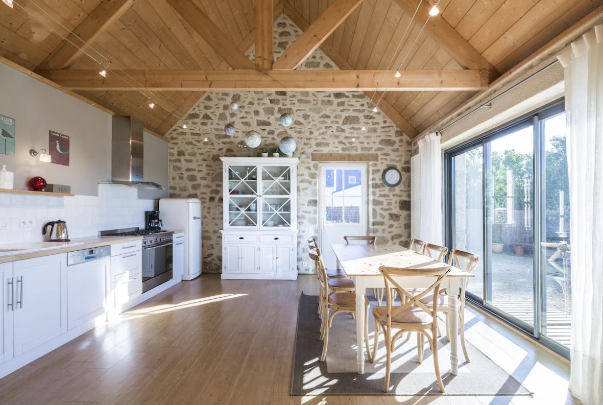 Maison de caractère avec piscine intérieure chauffée à 800 m de la mer Plouescat en Bretagne
