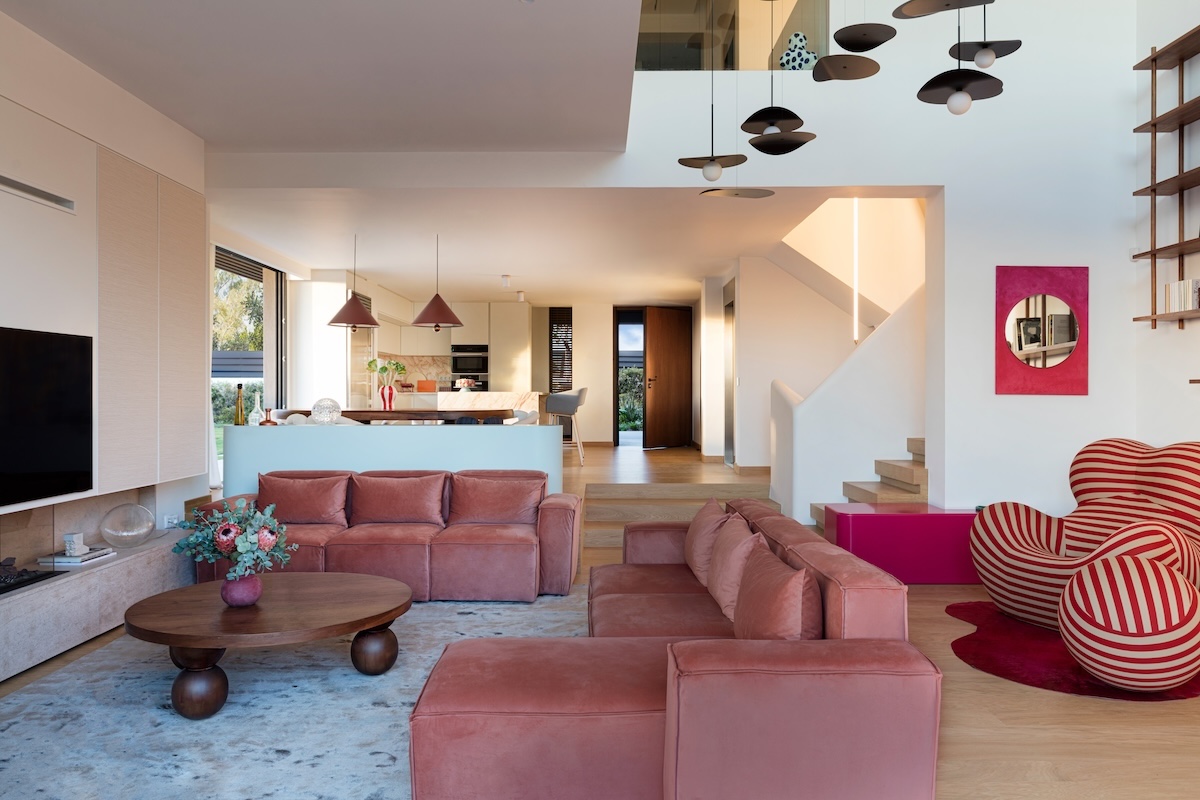 « Rebirth » de Ioli Chiotini  une maison familiale  dans la banlieue d’Athènes