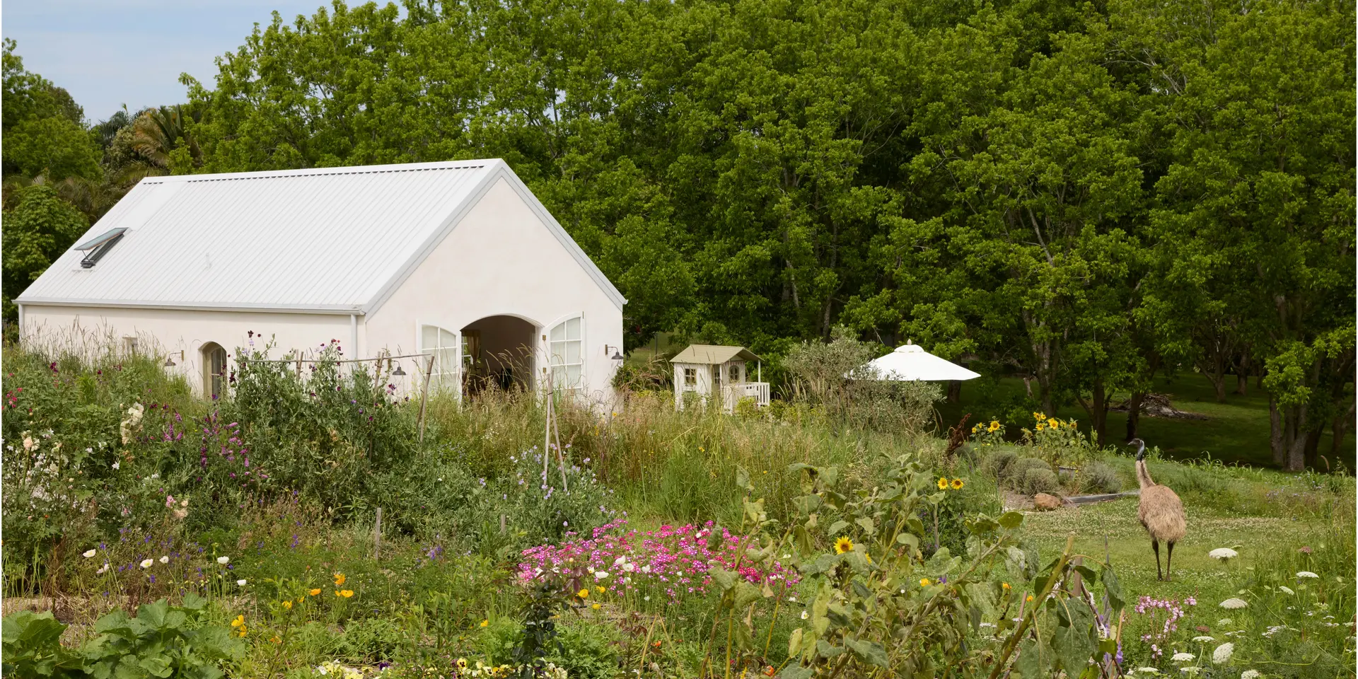 Une maison familiale de conte de fées dans l’arrière-pays de Byron en Australie