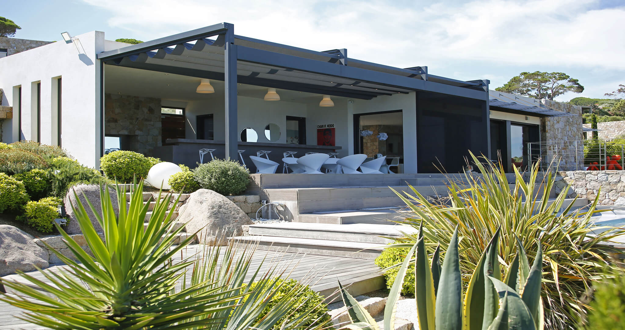 Installation de Pergolas KE: Alliez Esthétique et Fonctionnalité