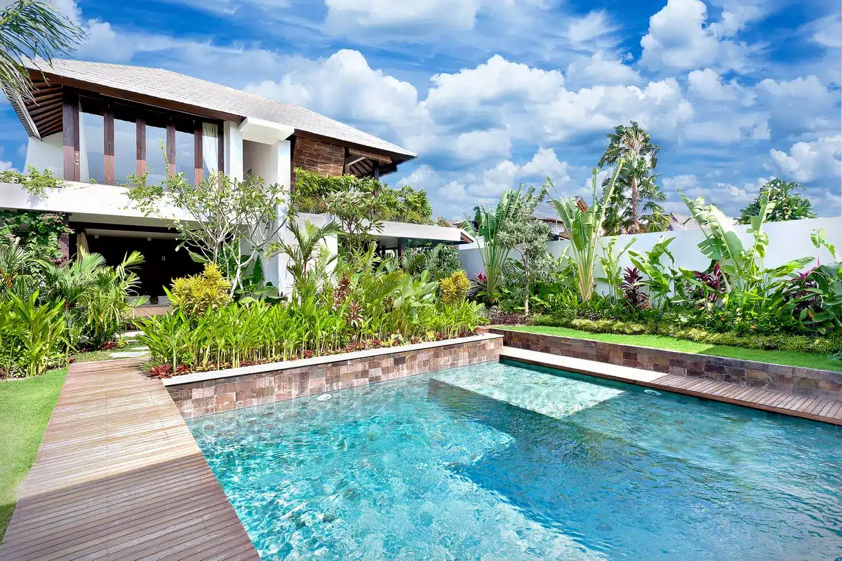 Aménagement paysager autour d’une piscine :  conseils pratiques