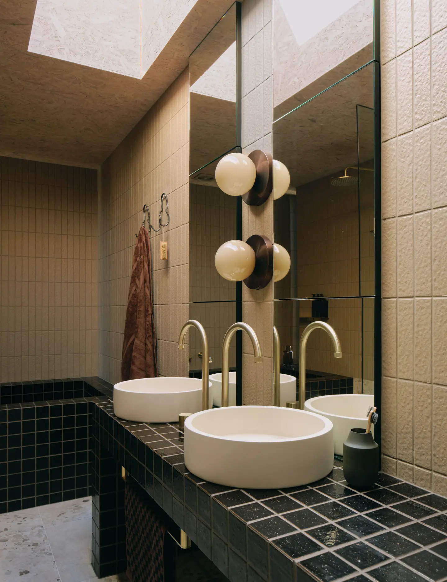 Évitez les erreurs de salle de bain : lavabo et miroir