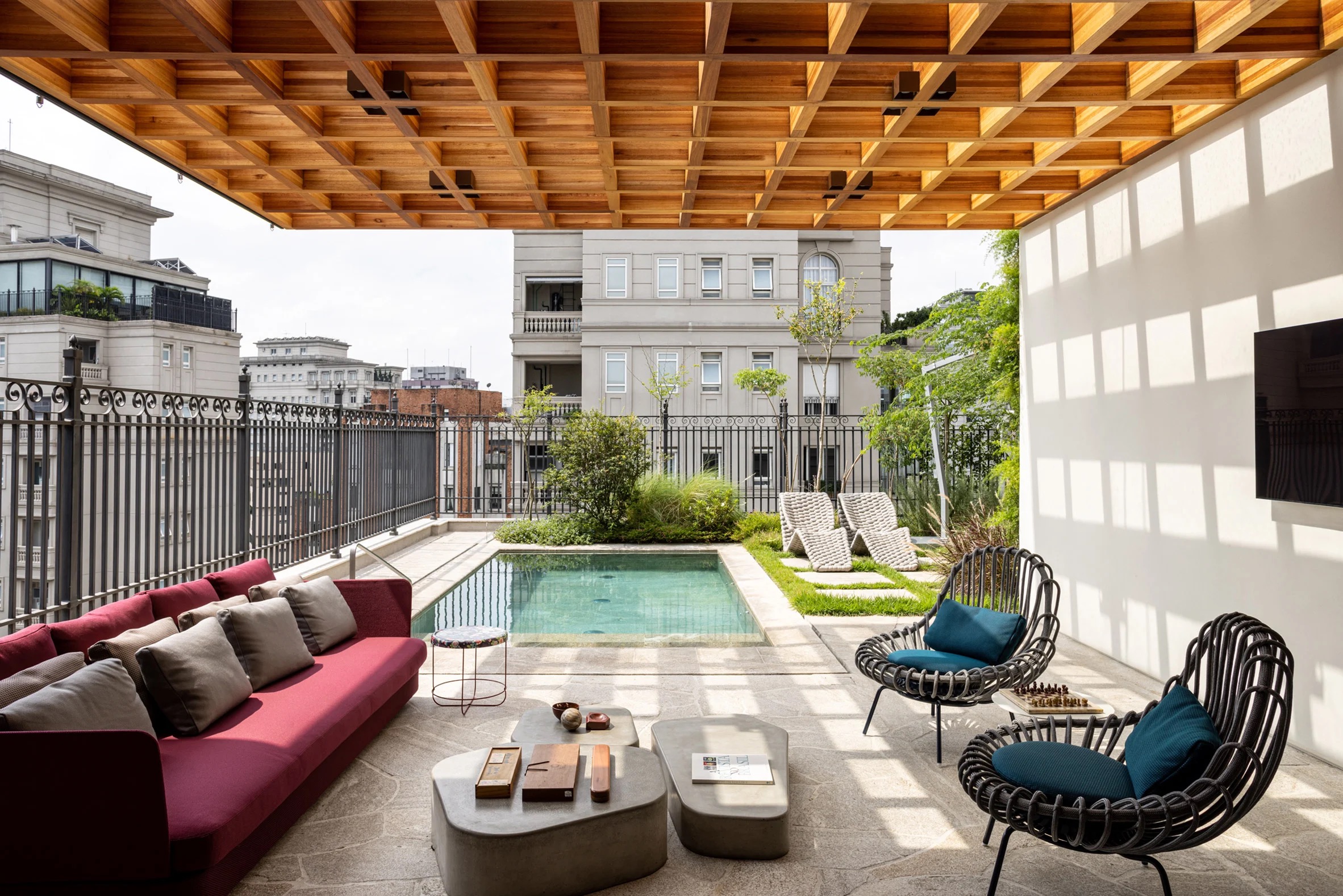 Escalier Sculptural et Design Intérieur: Appartement à São Paulo