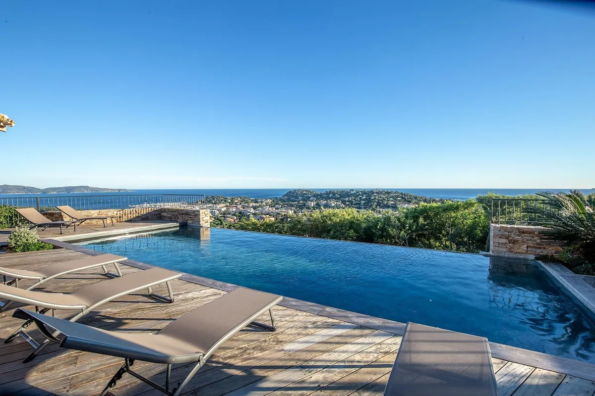 Choisir le Meilleur Robot de Piscine : Comparatif et Astuces