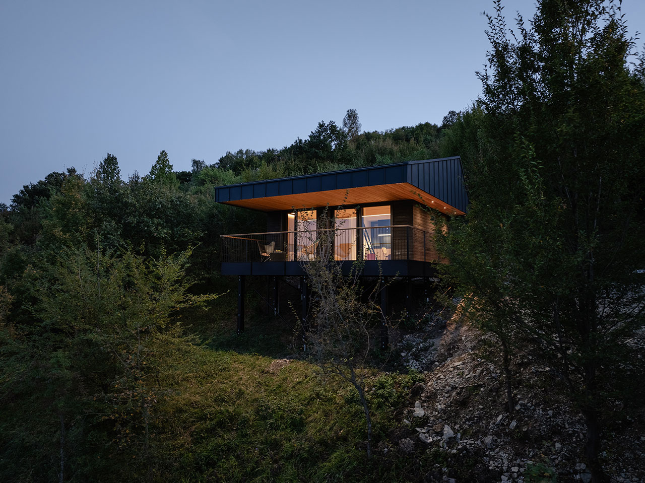 Console House : Équilibre entre Nature et Design Moderne