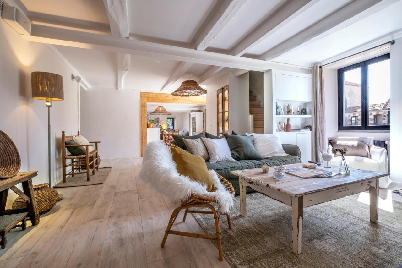 Séjournez au Carré 1705: Une Ferme Rénovée en Charente-Maritime