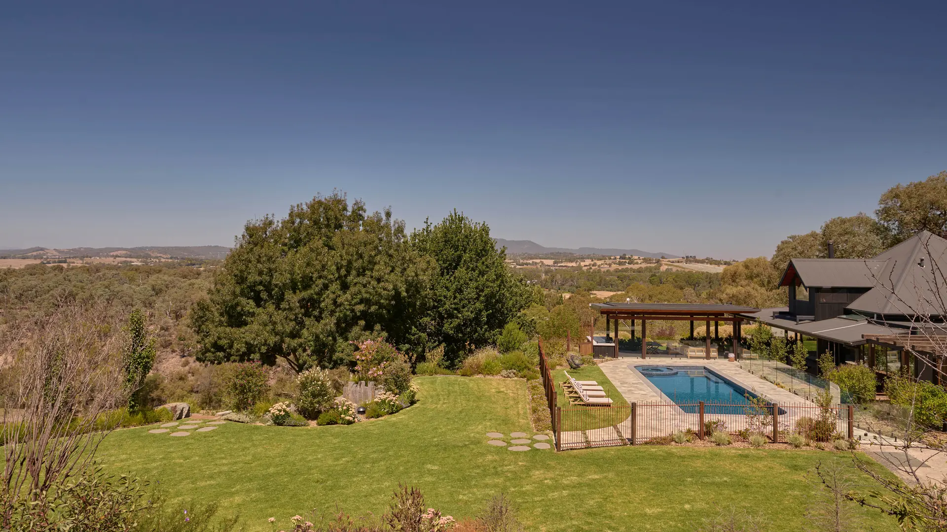 Restauration d&rsquo;une maison en bois à Christmas Hills