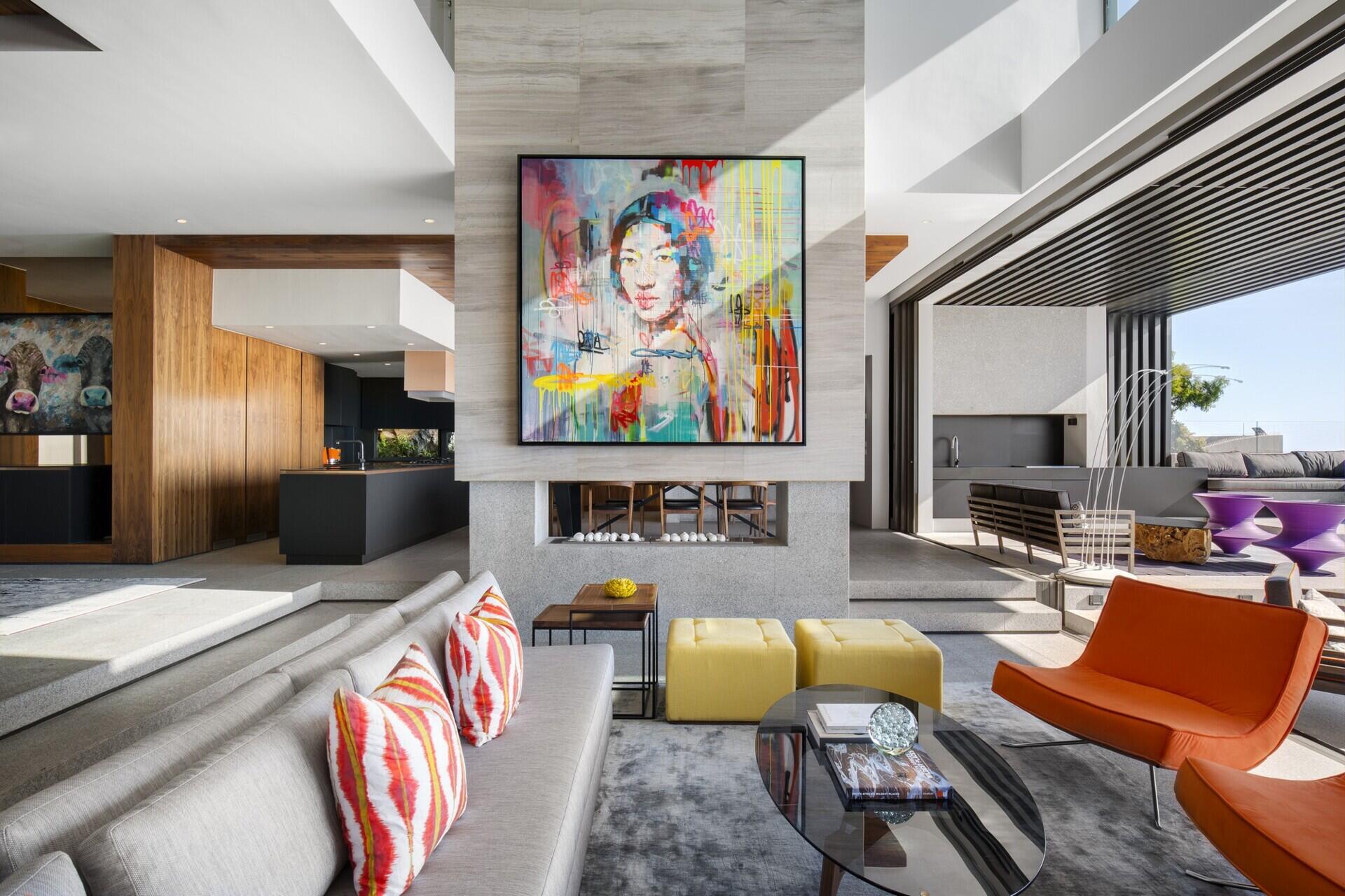 Une  villa glamour où l&rsquo;art, le marbre et la vue sur l&rsquo;océan occupent le devant de la scène