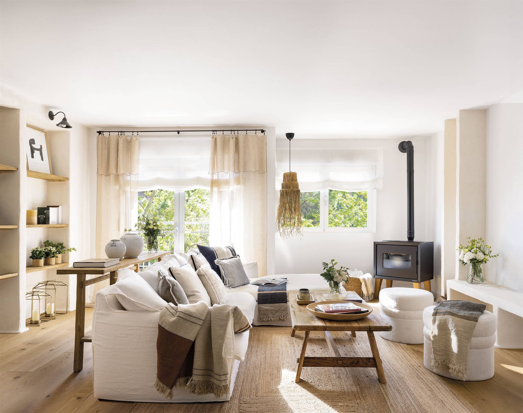 Frais, aéré et lumineux. Une merveilleuse ambiance méditerranéenne dans un appartement en duplex.