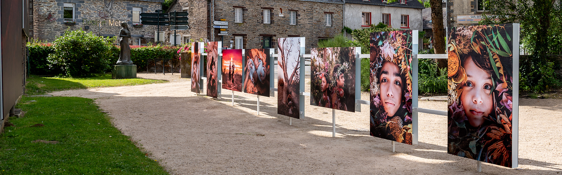 La Gacilly. Les premières images du Festival Photo 2026 s’installent déjà dans les rues