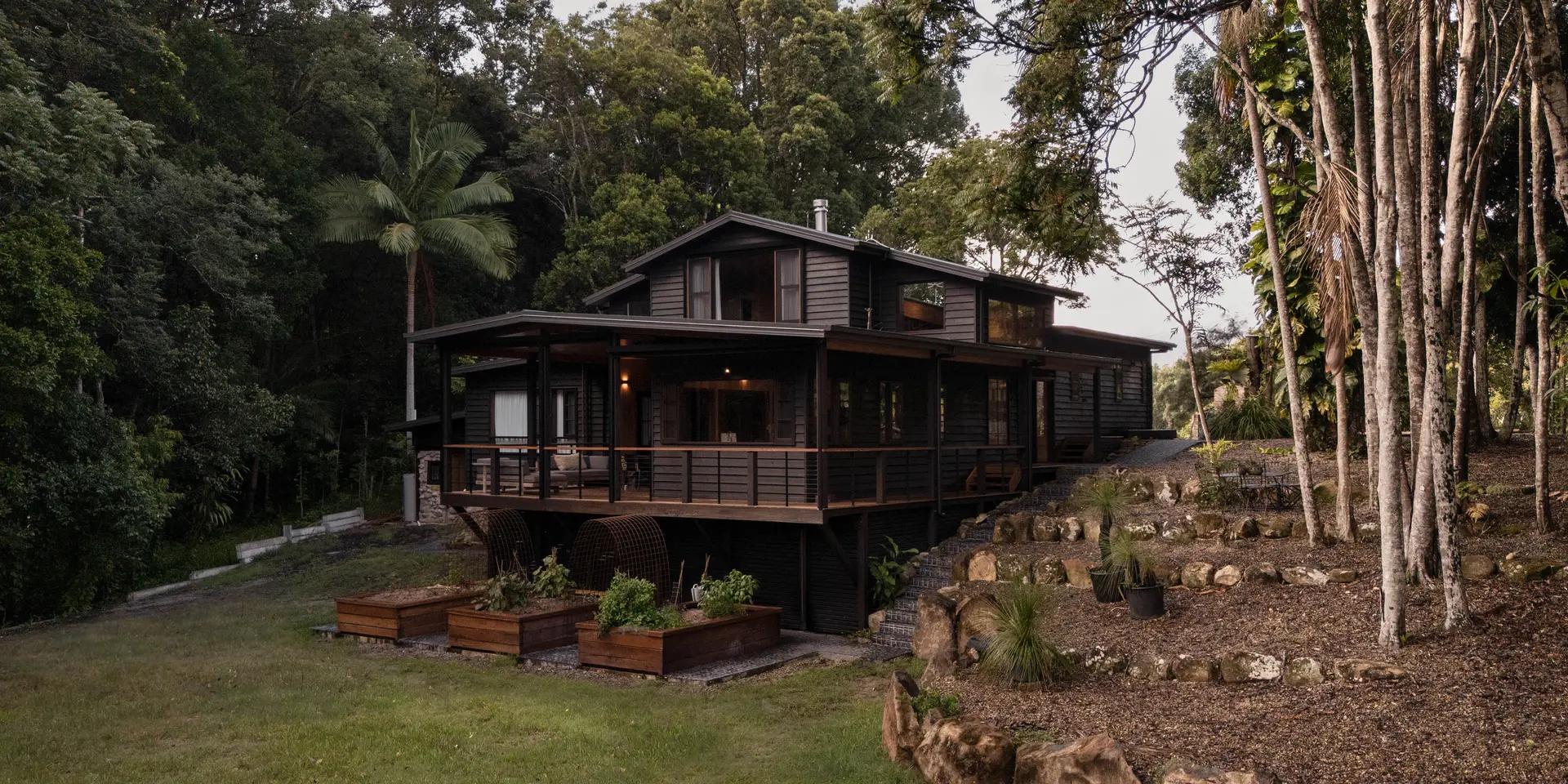 Cette maison des années 1970,  une cabane magique perchée