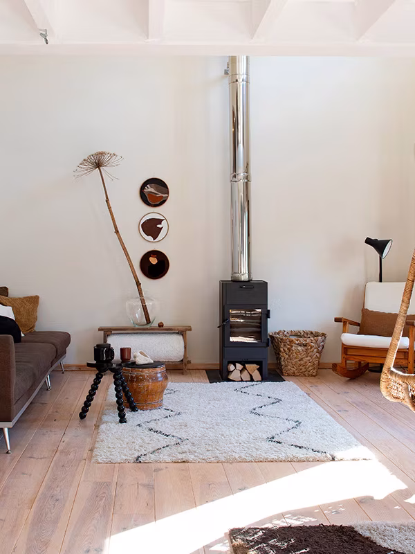 Un regard à l’intérieur d’un studio rempli de trouvailles vintage