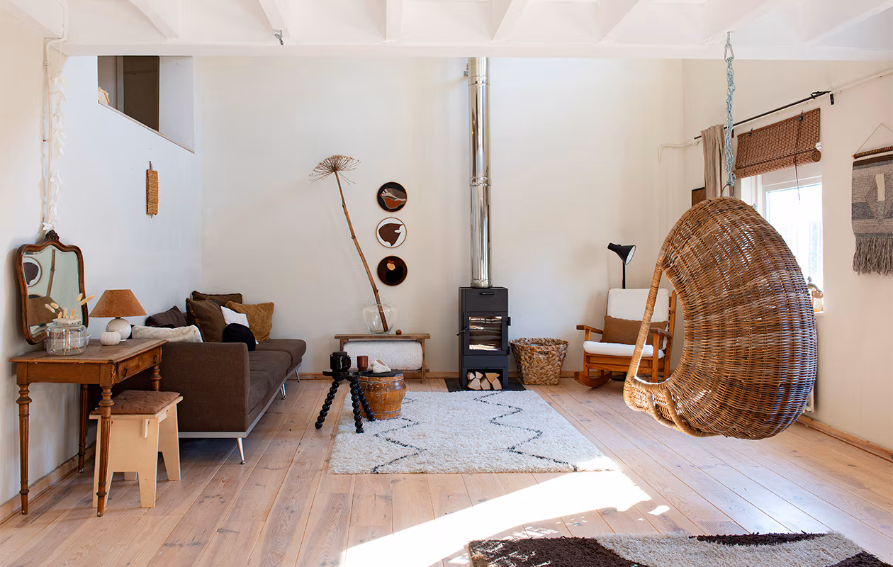 Un regard à l’intérieur d’un studio rempli de trouvailles vintage