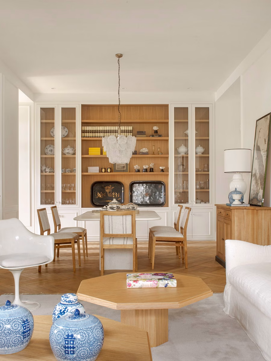 Le studio Mengíbar Blanco a redonné toute sa splendeur à une maison centenaire