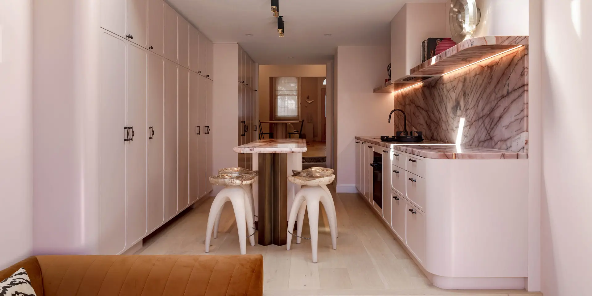 Une rénovation rose bonbon d&rsquo;une maison familiale du XIXe siècle