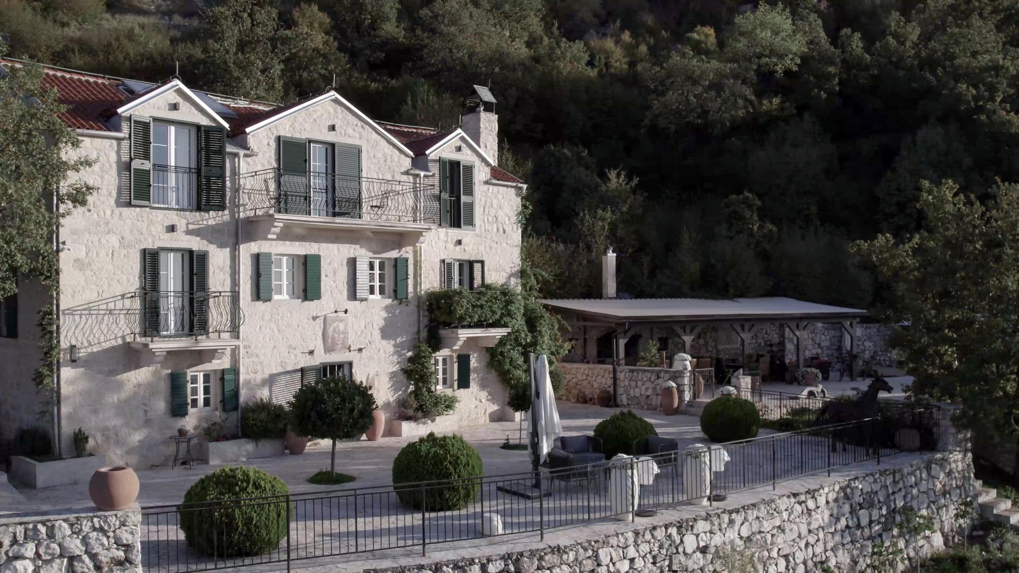 Mona Lisa une villa du Montenegro par Anastasia Tuganov