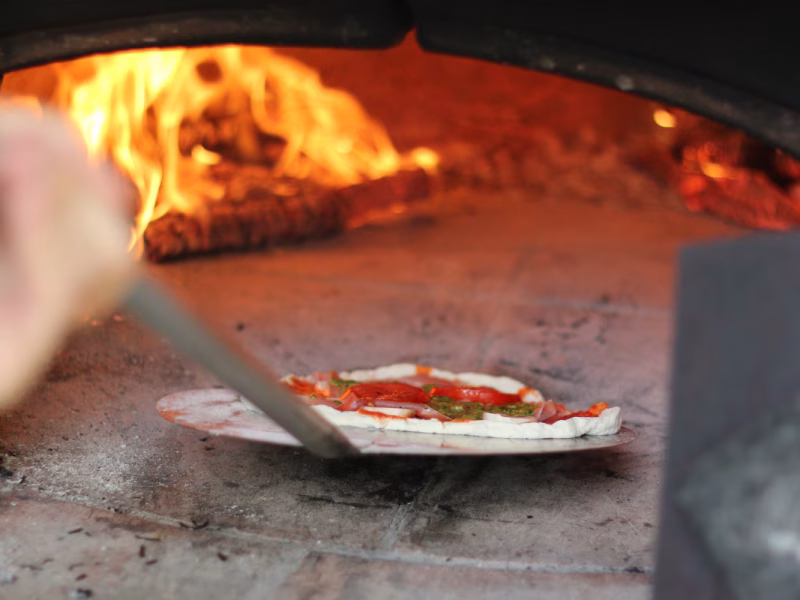DIY  : une cheminée de jardin et un four à pizza en un seul