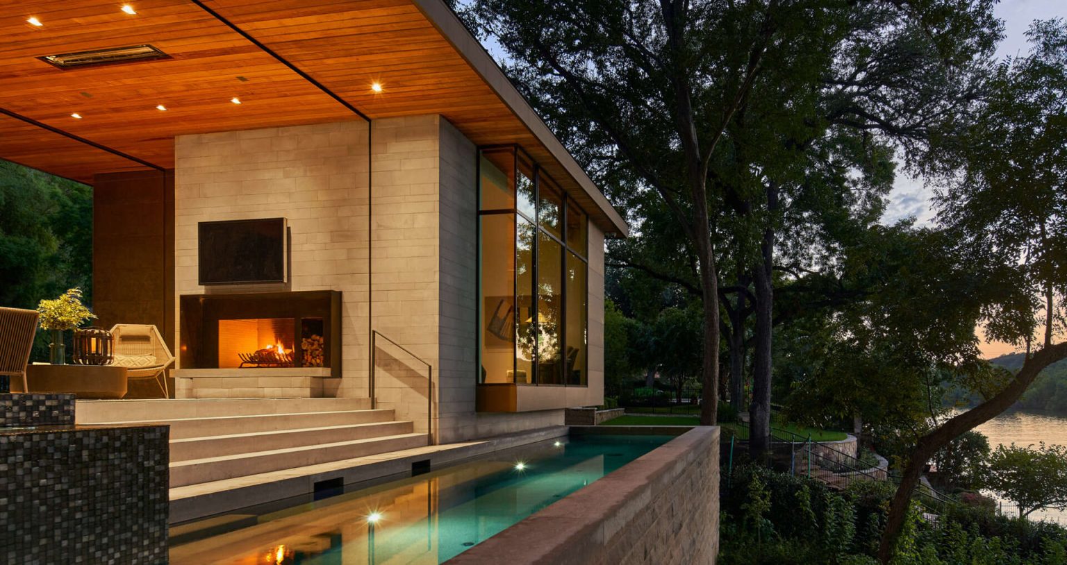 Une cabane  transformée en maison contemporaine