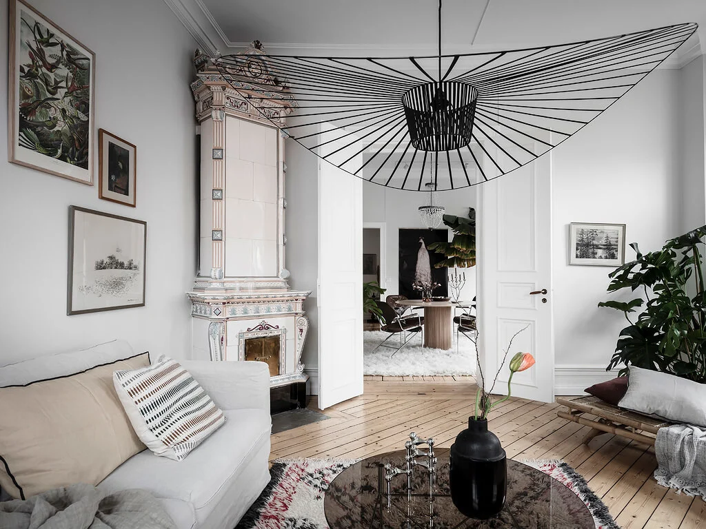 Un appartement scandinave avec un auvent de plantes dans la chambre