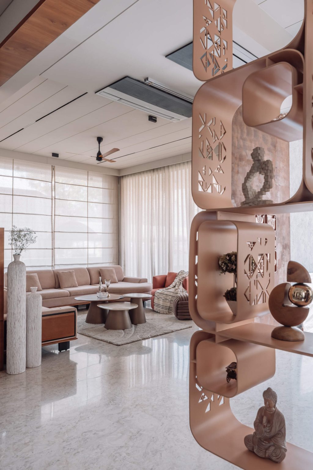Cette maison contemporaine allie des détails traditionnels à des intérieurs modernes