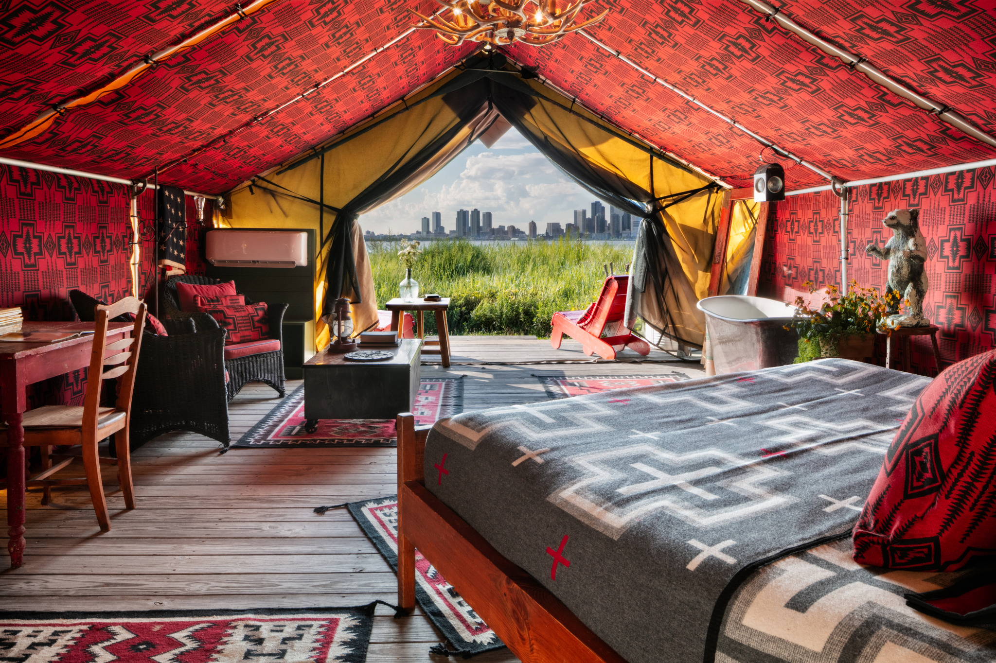 Tente de safari de luxe dans les montagnes de Santa Monica